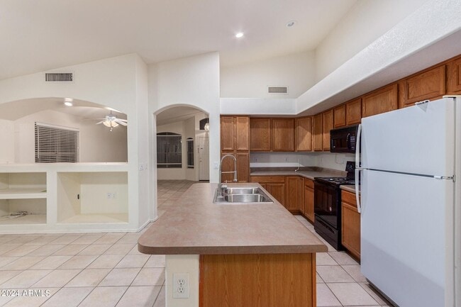 Building Photo - 2390 E Whitten St