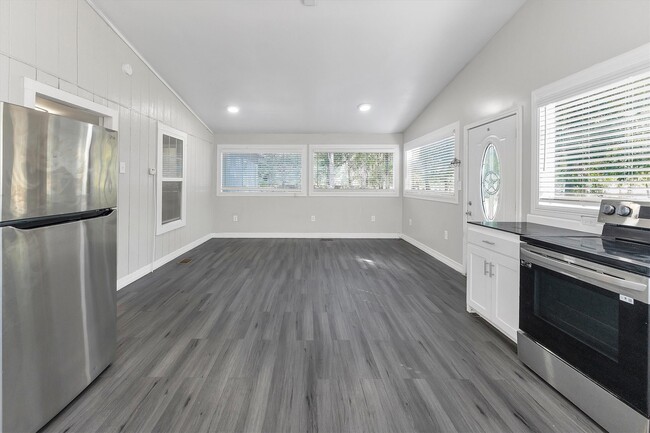 Building Photo - 4424 W Forest Rd