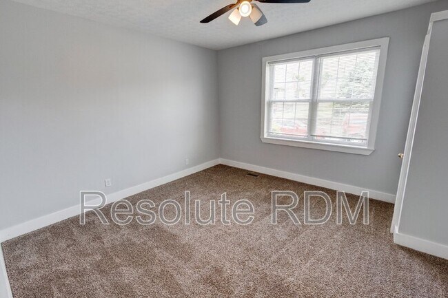 Building Photo - 743 Cottage Ave