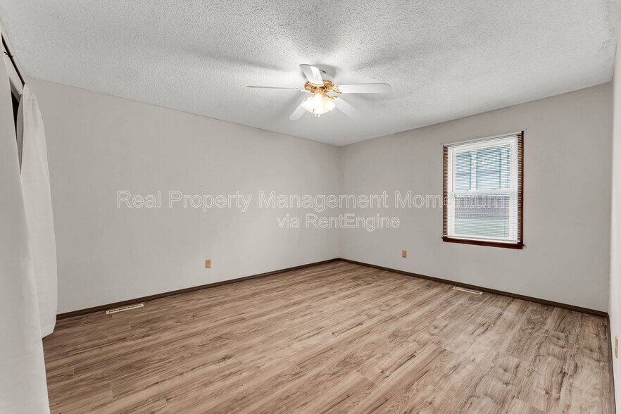 Building Photo - 716 E Locust St