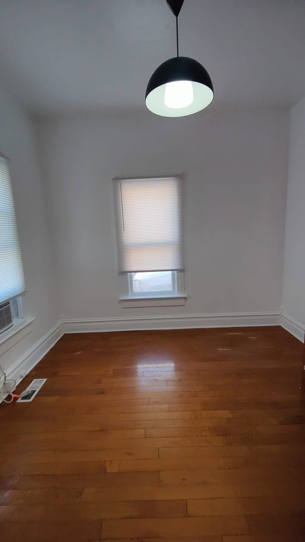 Building Photo - 324 Beldon Pl
