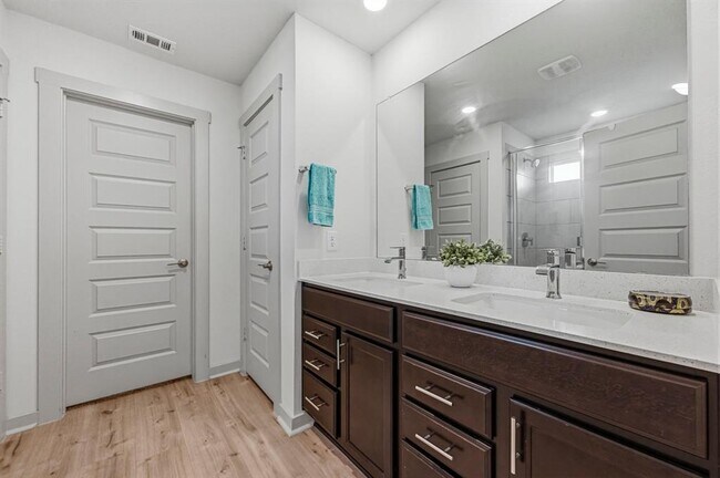 Building Photo - 7511 Traylor Cv