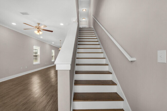 Building Photo - 384 Date Palm Ln