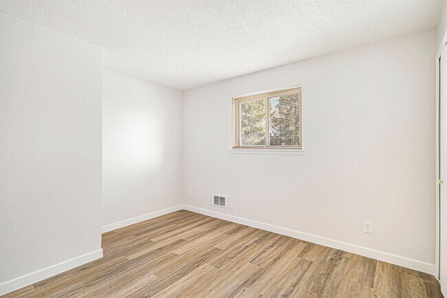 Building Photo - Spacious 3-Bedroom Upper Unit with Garage & Private Yard