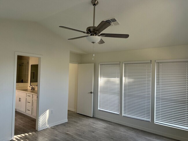 Building Photo - 1430 W Camino Ct
