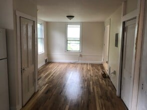 Building Photo - 121 Cascadilla Ave