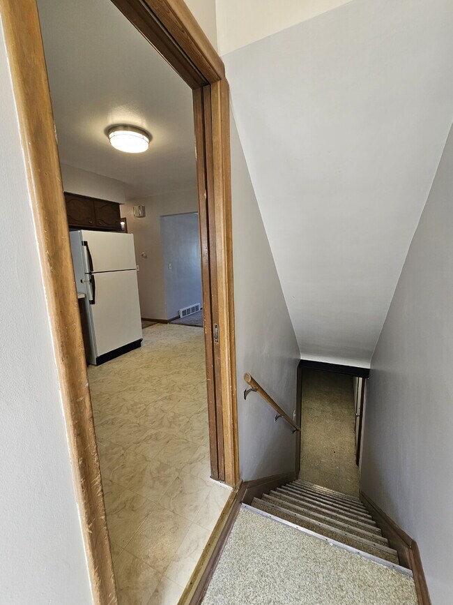 Building Photo - 2 Bedroom, 2 Bath Duplex, Huge Basement with 2-Car Garage – St. Clair Shores