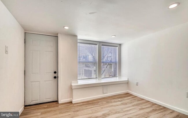 Building Photo - 3422 Roland Ave