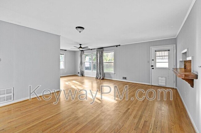 Building Photo - 116 Thomas Dr