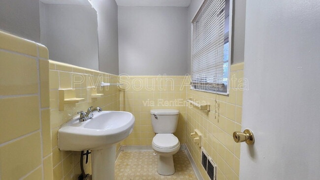 Building Photo - 1028 Tamarack Trail