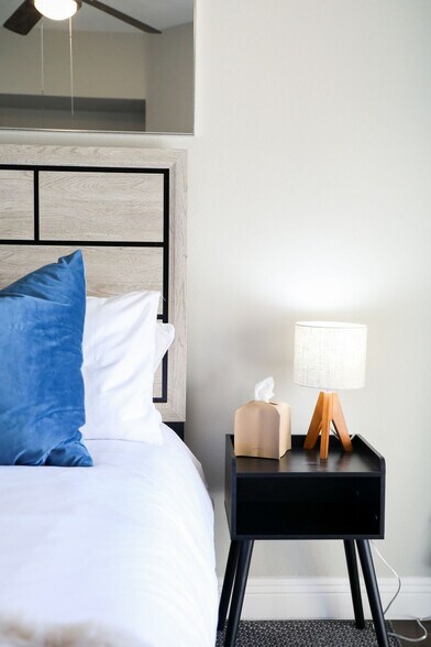 Building Photo - 2419 Fifth Avenue-SI FL1-ID1335164P