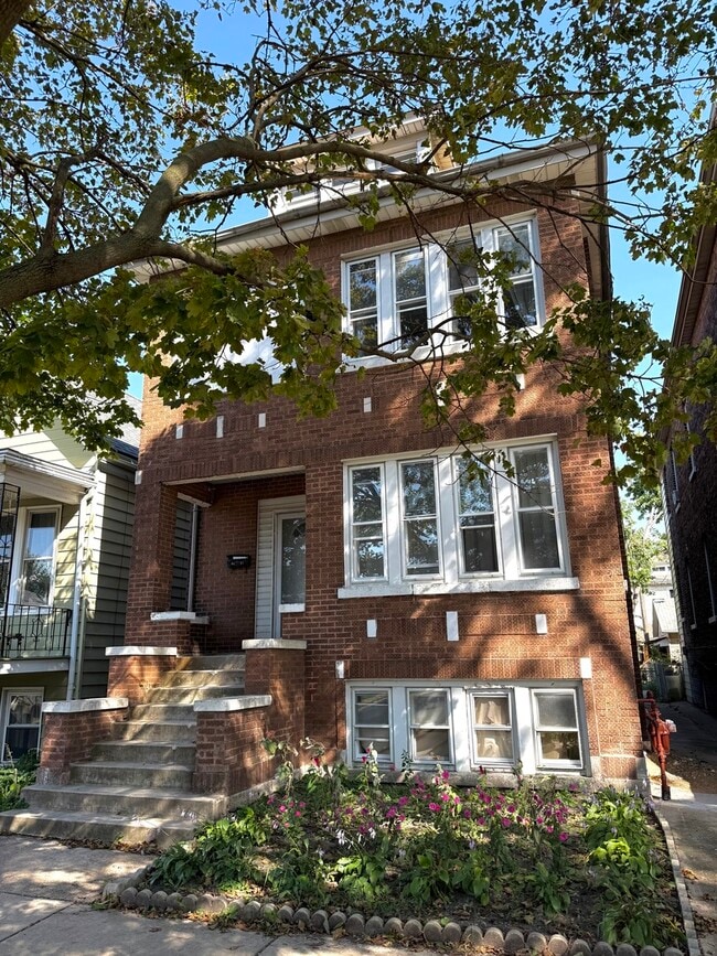 Primary Photo - 4357 S Whipple St