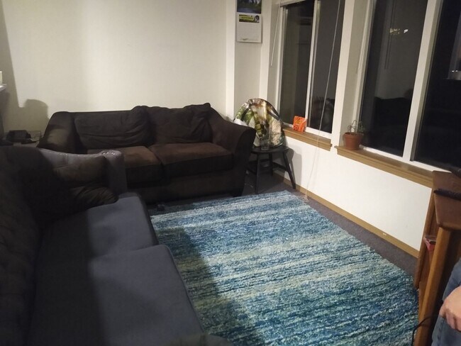 Building Photo - Preleasing, 4 Bedroom Townhouse Just Minutes from WWU with Yard and Deck!