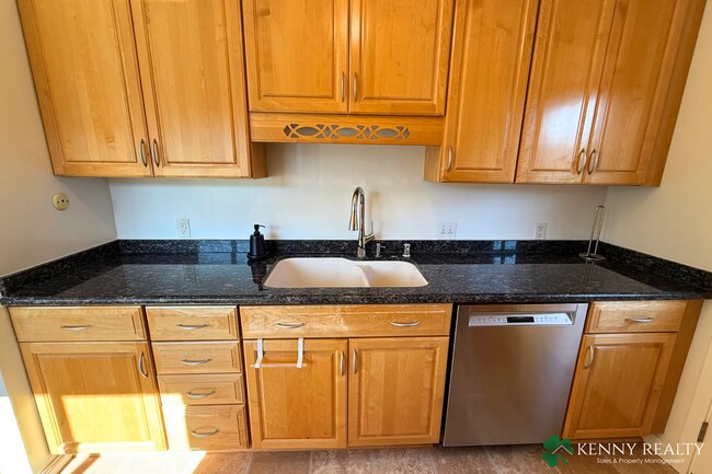 Building Photo - Beautifully Updated 3 Bedroom Home in Sout...