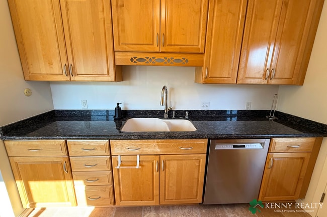 Building Photo - Beautifully Updated 3 Bedroom Home in South San Francisco