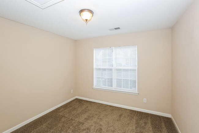 Building Photo - 6825 Goldenwillow Dr