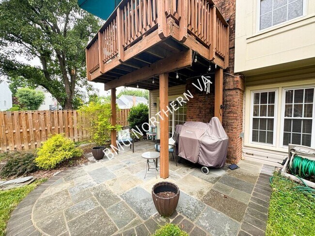 Building Photo - 6600 Dunwich Way