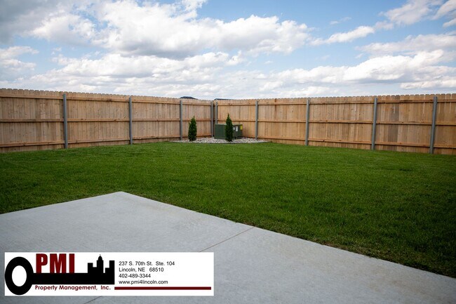 Building Photo - 256 N 105th St