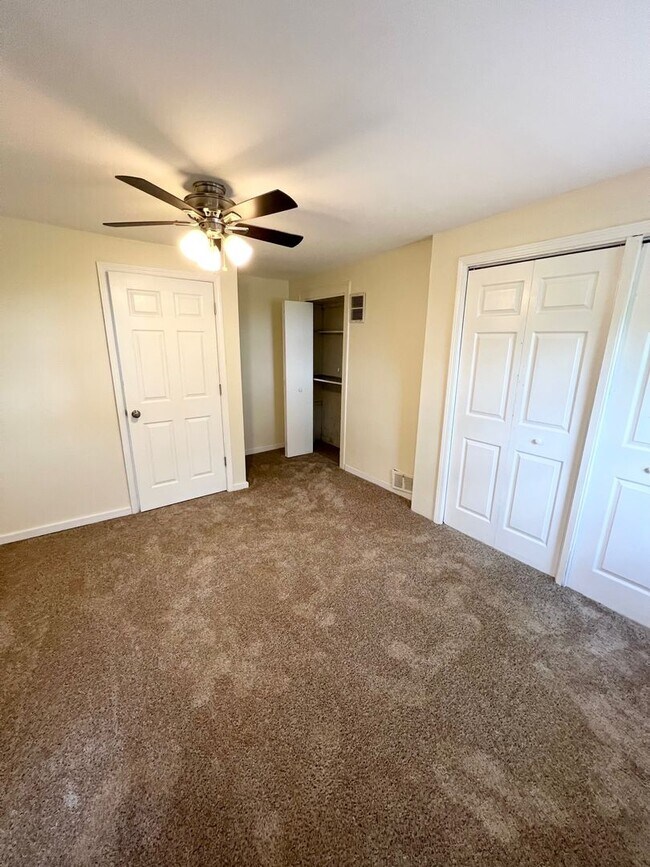 Building Photo - SPACIOUS 2 or 3 BEDROOM HOME IN THE HEART OF BLOOMFIELD!