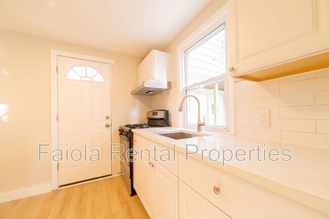 Building Photo - 115 N Delancy Pl