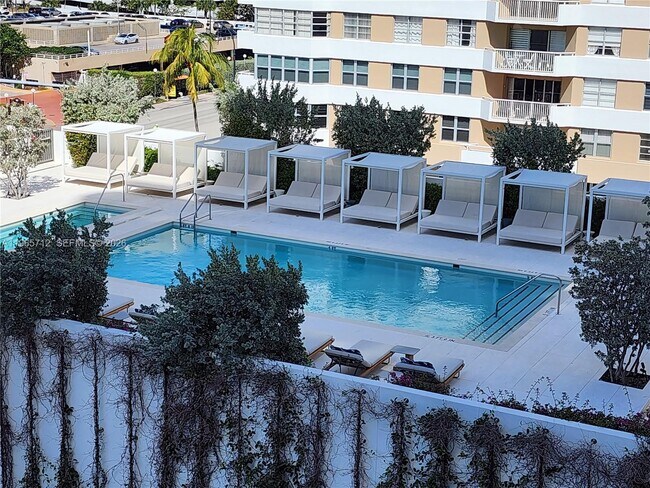 Building Photo - 2030 S Ocean Dr