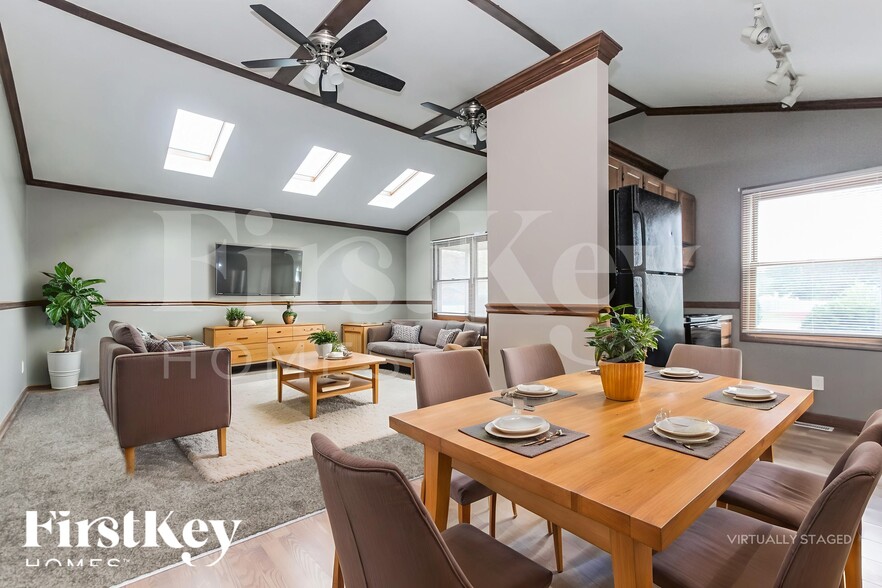 Building Photo - 2102 E Edgewood Ave