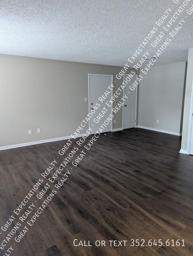 Building Photo - 147 SE 13th Ave