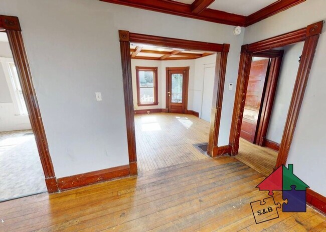 Building Photo - 36 Buell St