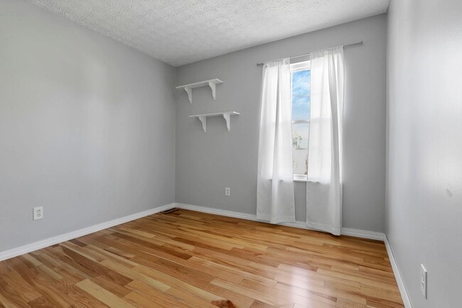 Building Photo - 5399 Thornburg Ct