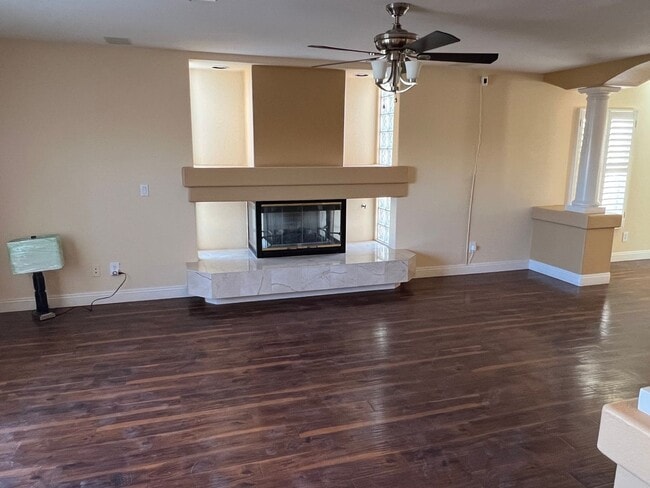 Building Photo - 6 bedroom Home With Pool and Basement