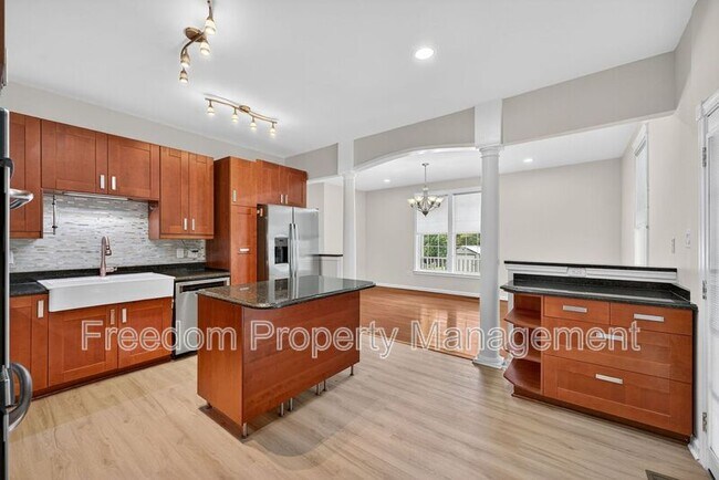 Building Photo - 8513 Thomas Dr