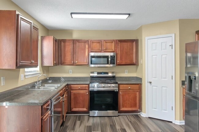 Building Photo - 65 Oak Manor Dr