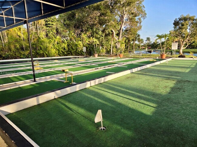 Building Photo - 16168 Laurel Dr