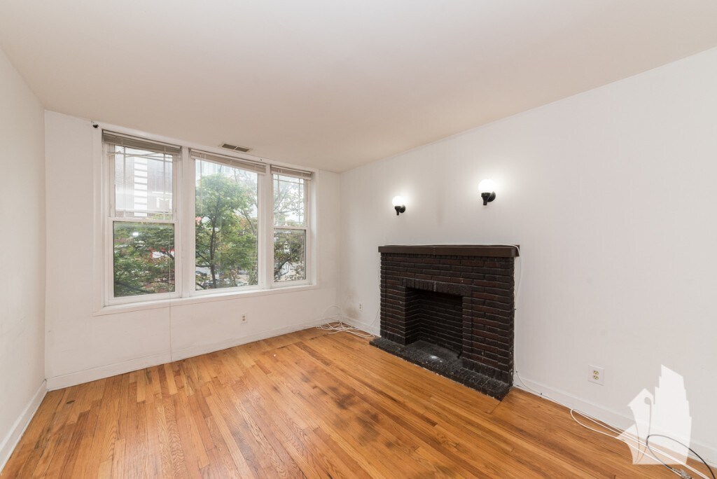 Building Photo - 1507 W Barry Ave