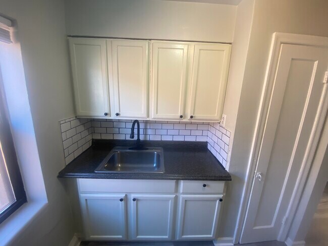 Building Photo - 5422 Chippewa St