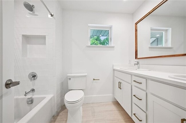 Building Photo - 204 Woodlawn Ct