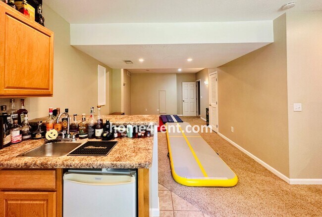 Building Photo - Beautiful Four Bedroom Home in a Quiet Neighborhood w/ an Updated Kitchen, Wood Floors, and a Fin...