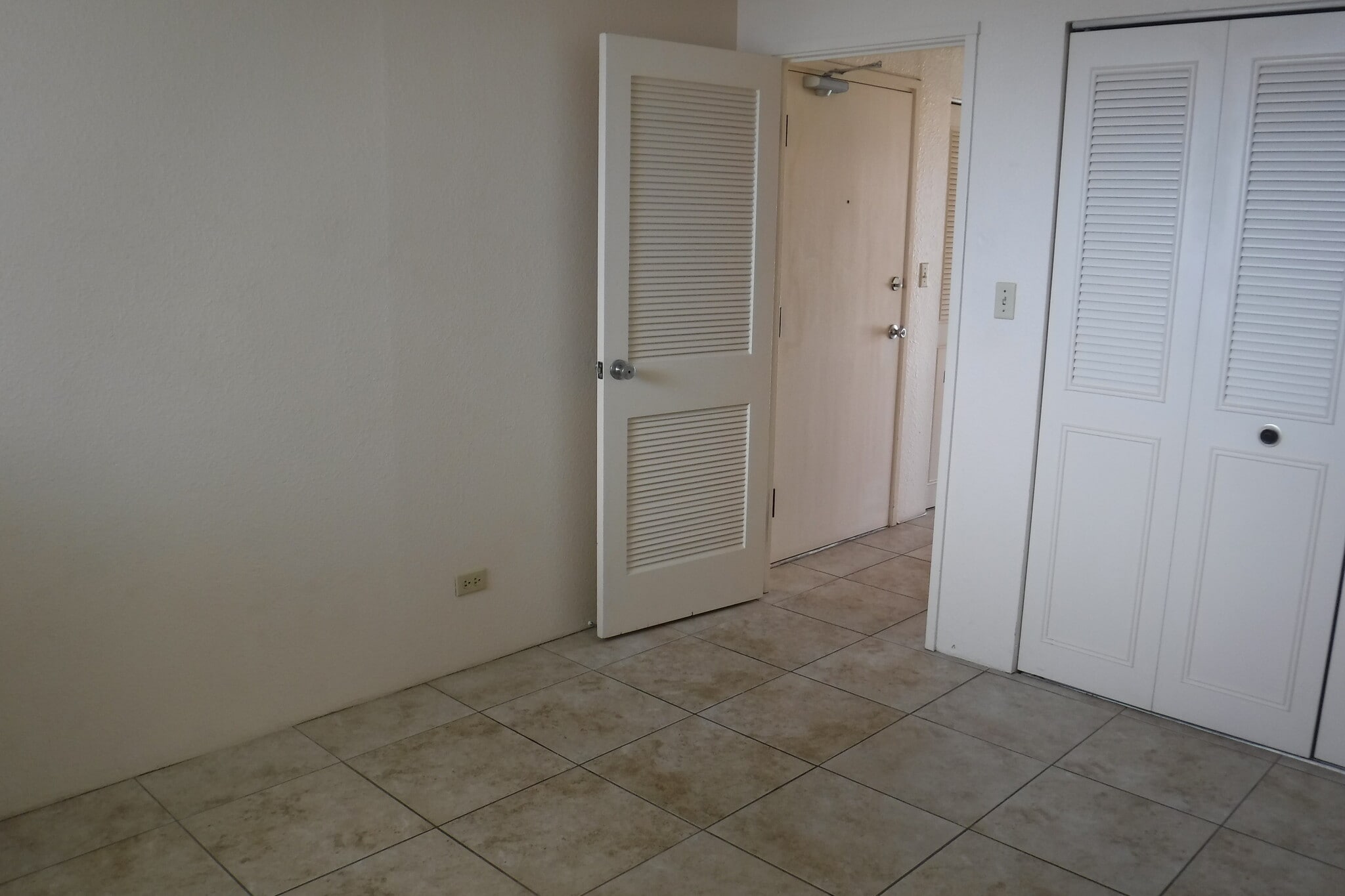 Building Photo - 2211 Ala Wai Blvd