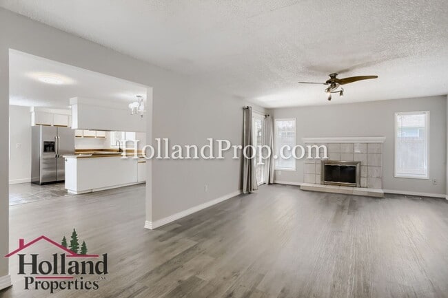 Building Photo - Single level, newly remodeled, in a great Hillsboro location