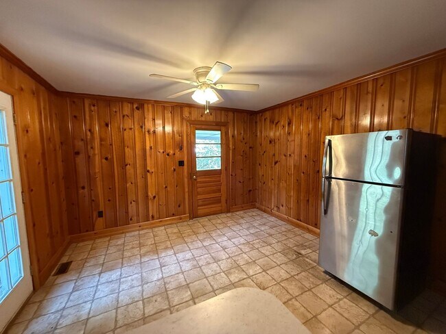 Building Photo - 1302 Dogwood Ln NW