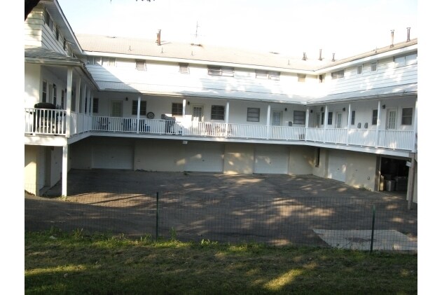 Building Photo - 1702-1704 Davis Ave