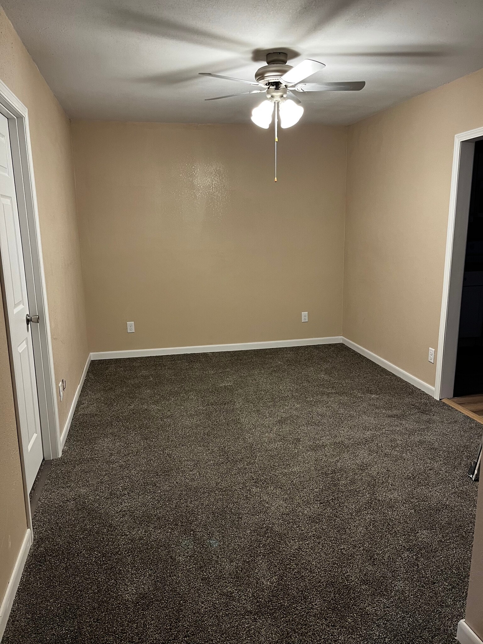 Building Photo - 212 N Main St