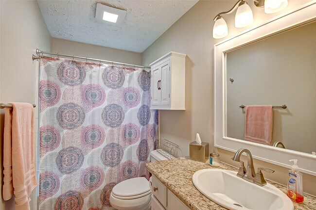 Building Photo - 7211 Skylight Ln