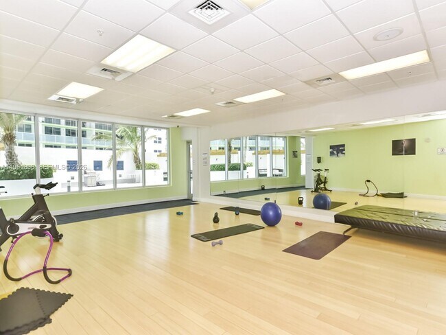 Building Photo - 1750 N Bayshore Dr