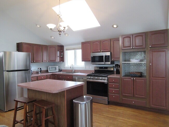 Building Photo - 9 Saltworks Ln