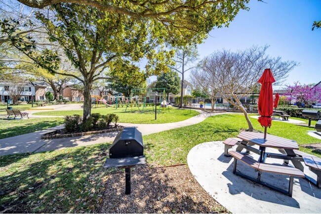 Building Photo - 6434 Burgoyne Rd