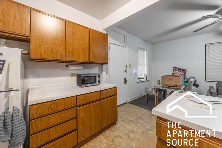 Building Photo - 1627 N Winchester Ave