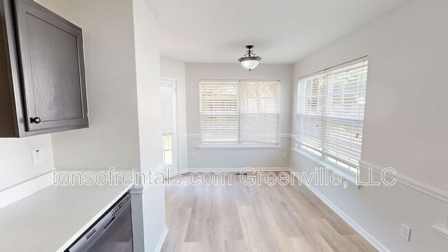 Building Photo - 407 Windy Meadow Way