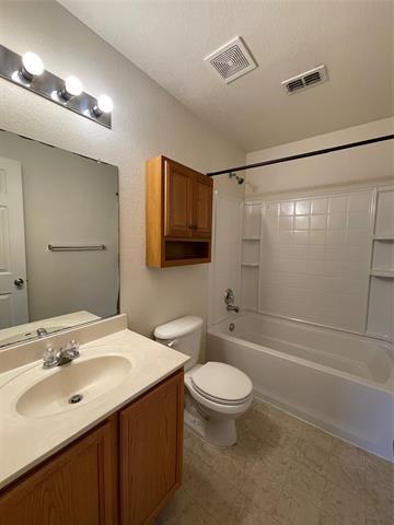 Building Photo - 2801 Mockingbird St