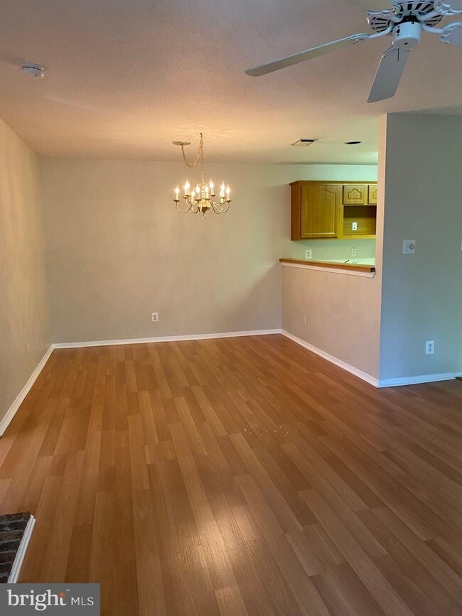 Building Photo - 310 Canterbury Rd